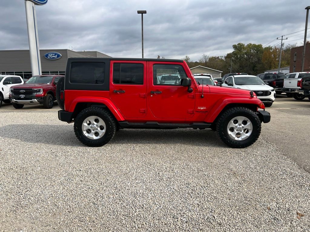 Used 2015 Jeep Wrangler Unlimited Sahara w/ Connectivity Group image 9