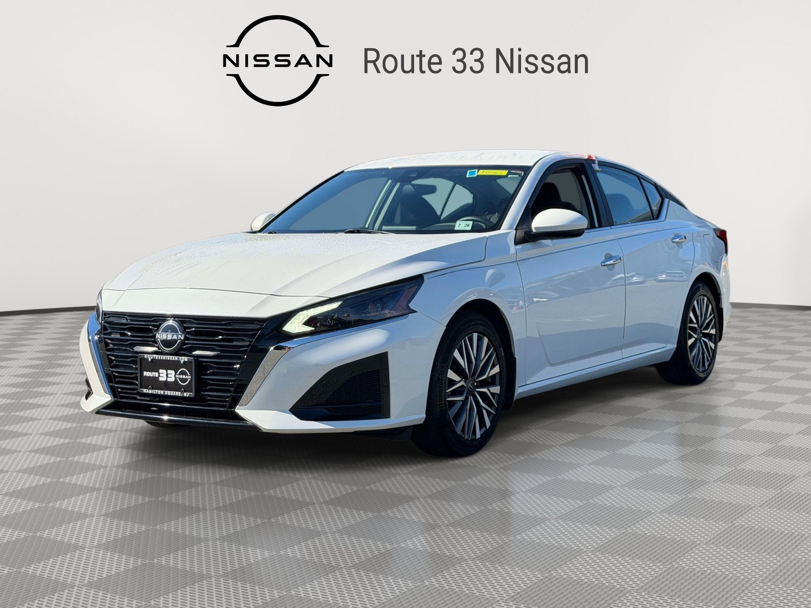Used 2023 Nissan Altima 2.5 SV FWD image 2