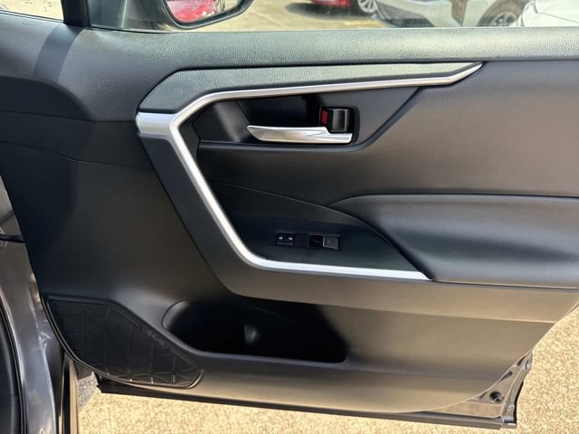 Used 2022 Toyota RAV4 XLE AWD/4WD image 18