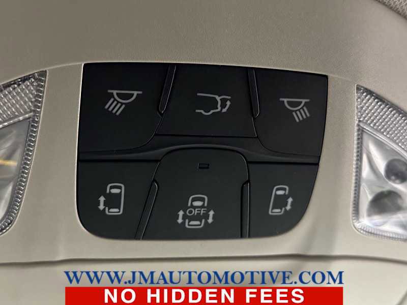 Used 2023 Chrysler Pacifica Limited image 41