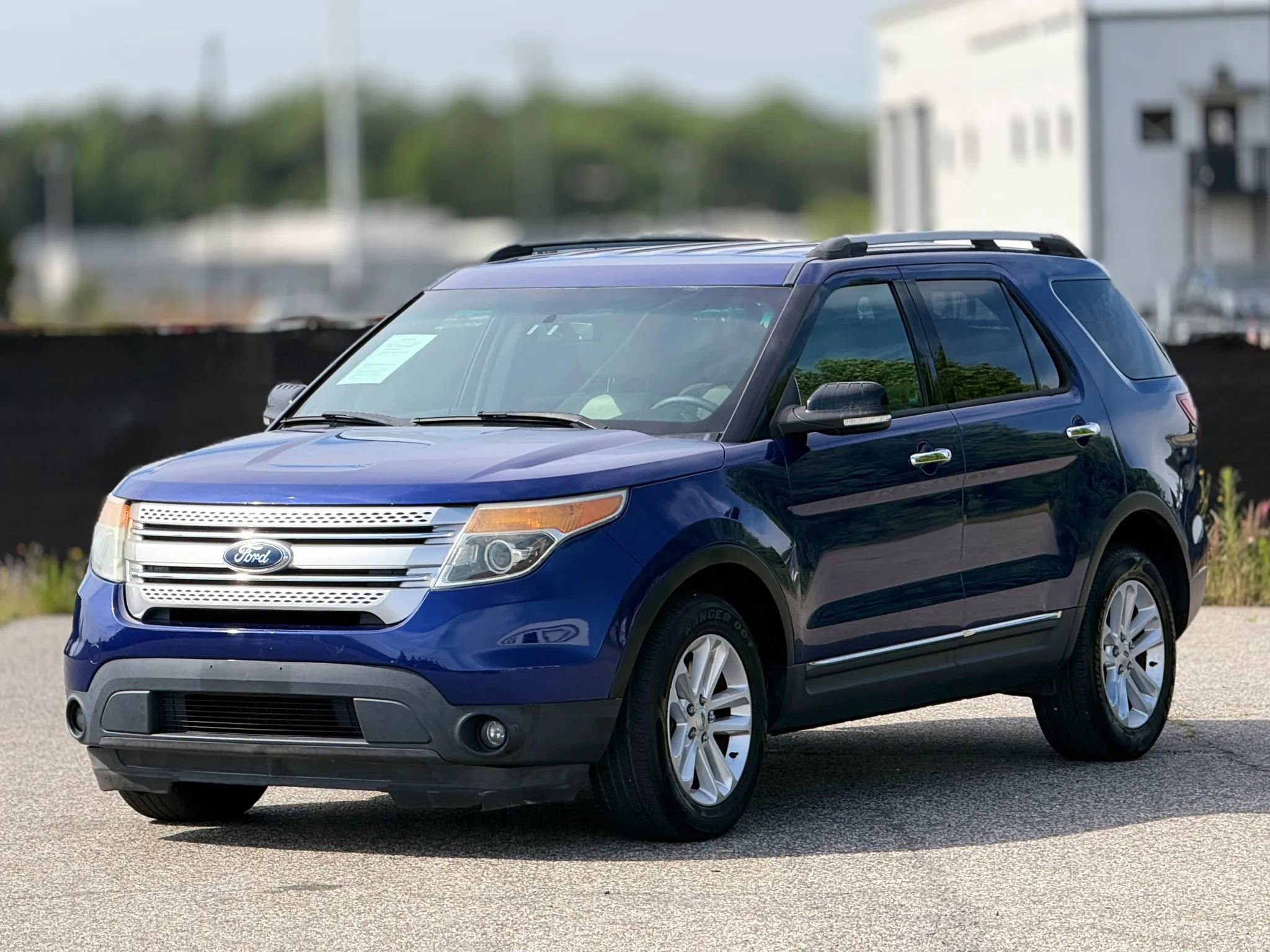 Used 2014 Ford Explorer XLT w/ Equipment Group 202A AWD/4WD image 6
