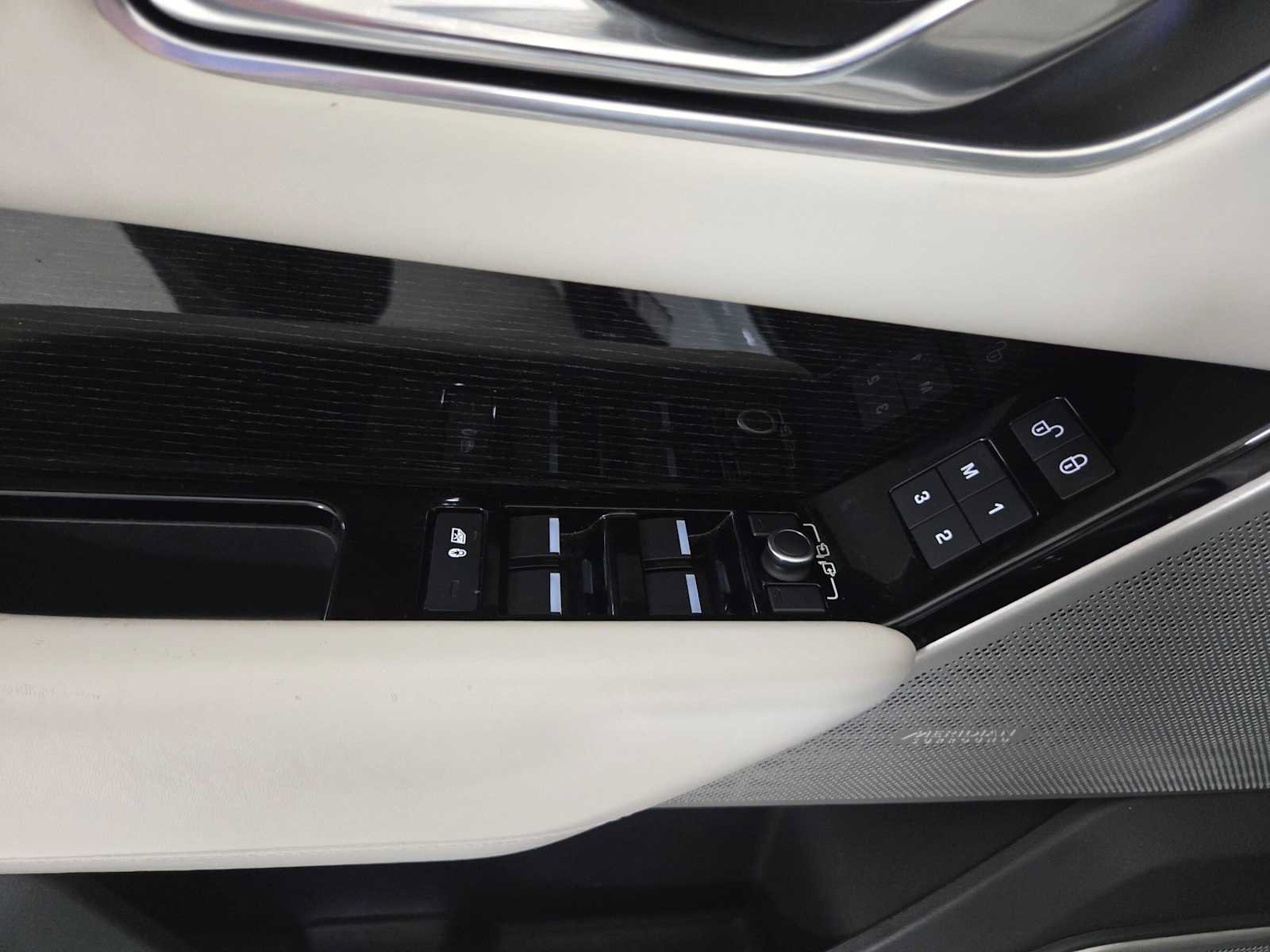 Used 2019 Land Rover Range Rover Velar R-Dynamic HSE AWD/4WD image 23
