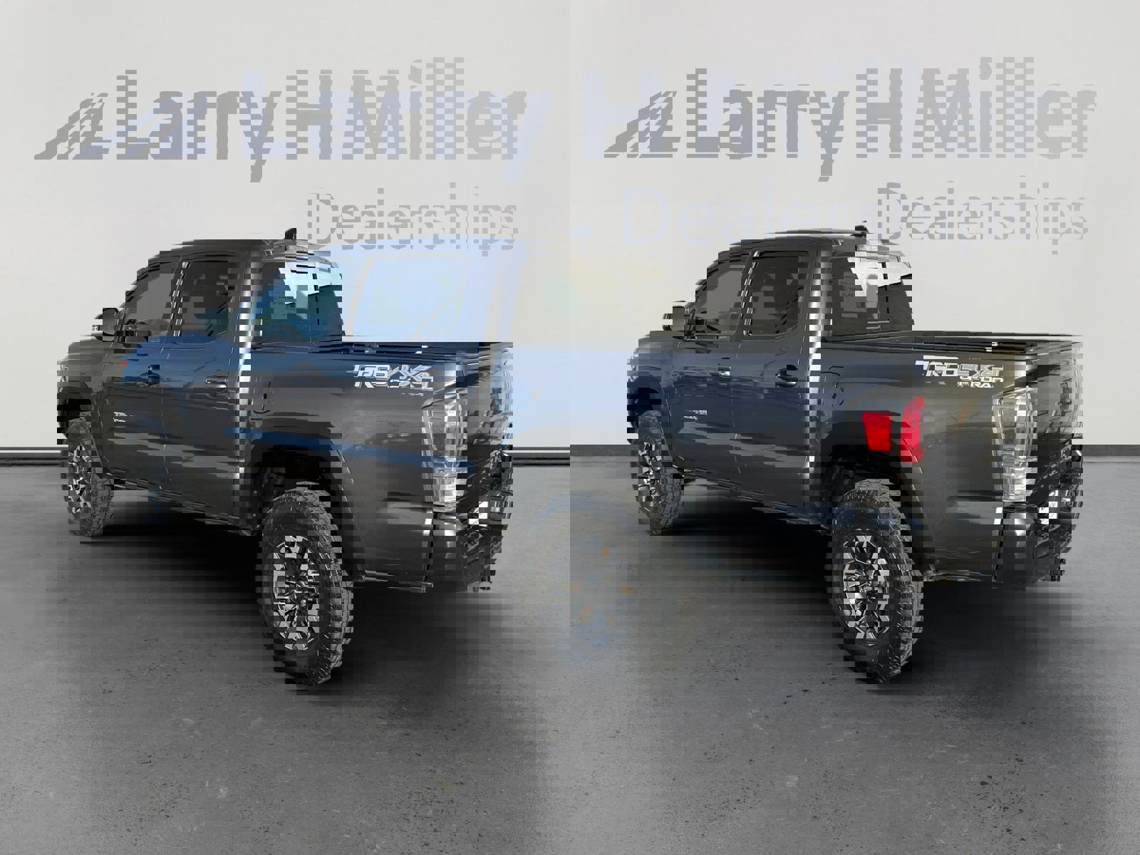 Used 2022 Toyota Tacoma TRD Off-Road w/ Technology Package image 4