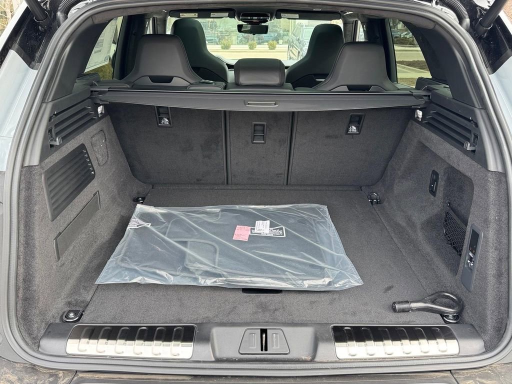 New 2026 Land Rover Range Rover Sport SV image 5