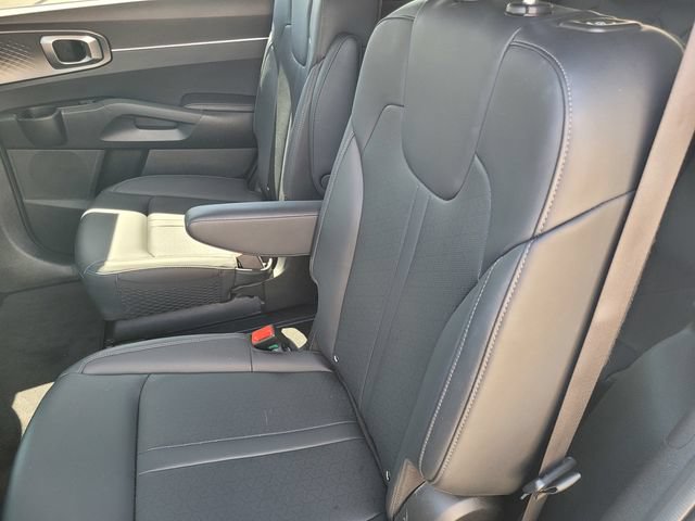Used 2023 Kia Sorento EX AWD/4WD image 13