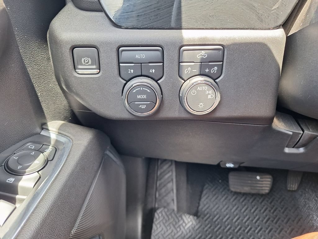 Used 2023 Chevrolet Silverado 1500 LT AWD/4WD image 17