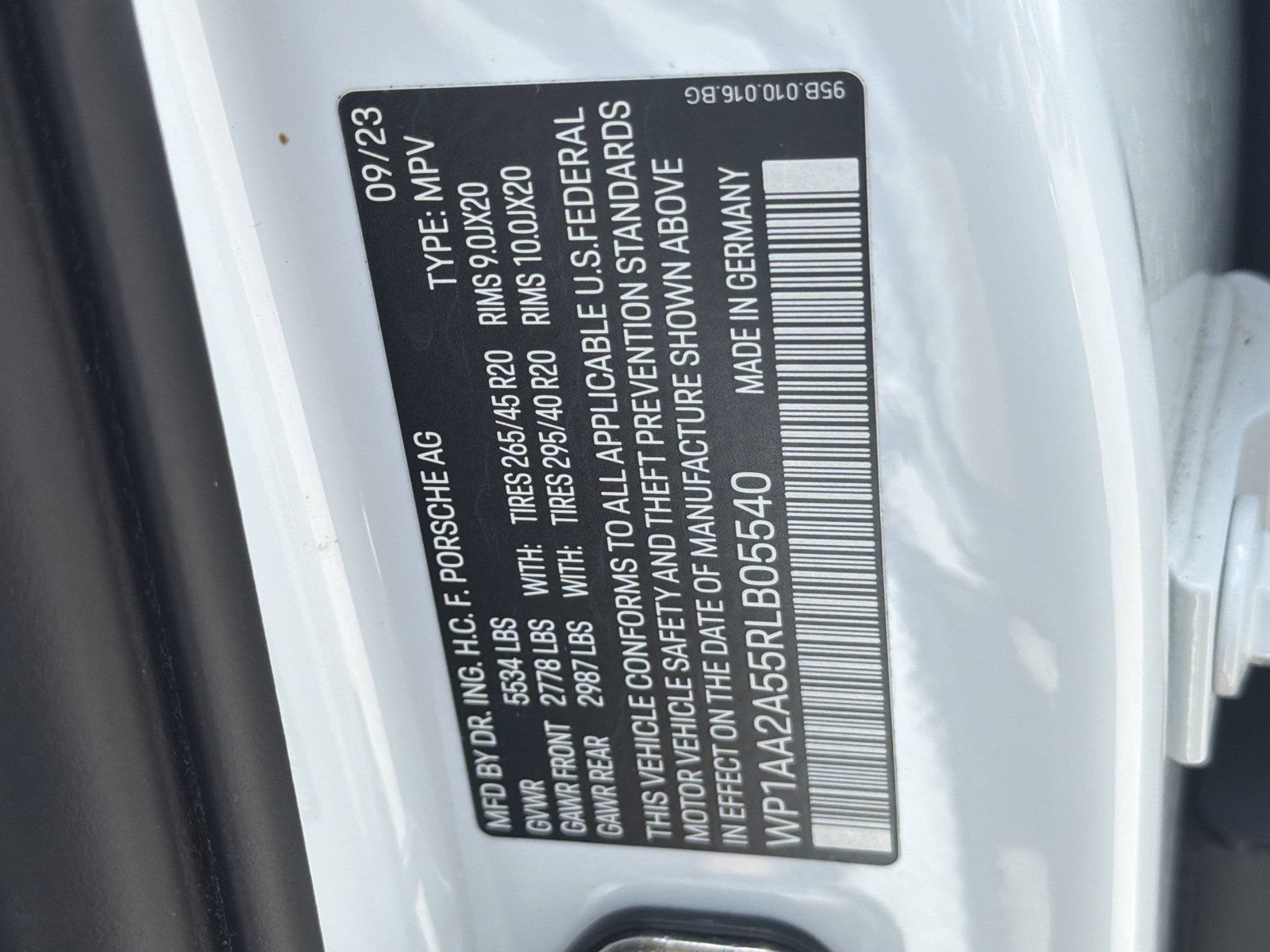 Used 2024 Porsche Macan AWD/4WD image 38