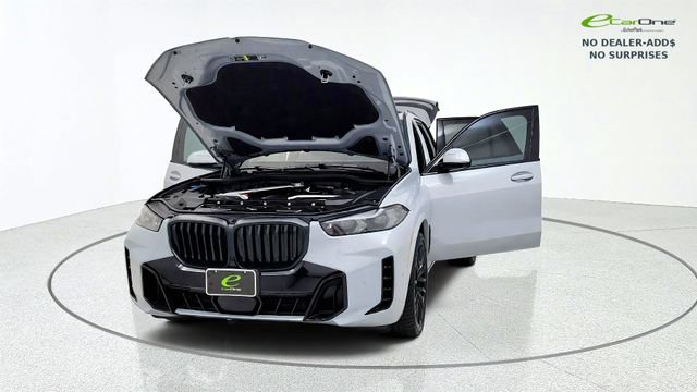 Used 2025 BMW X5 xDrive40i w/ M Sport Package AWD/4WD image 13