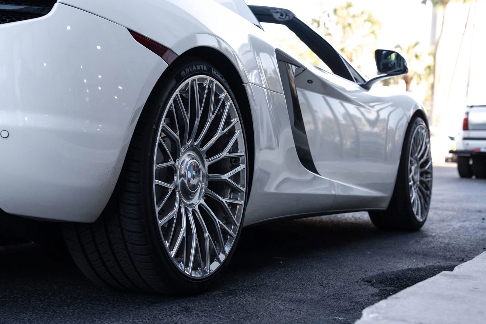 Used 2013 McLaren MP4-12C Spider RWD image 18