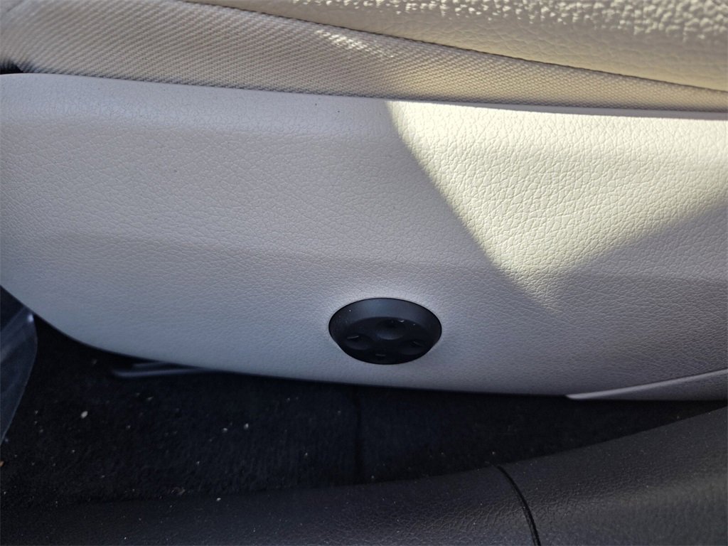 Used 2026 Mercedes-Benz E 350 Sedan image 5