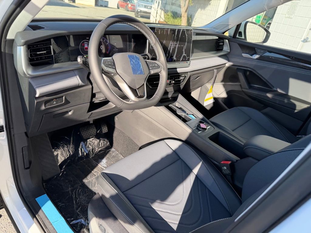 New 2026 Volkswagen Tiguan SE image 2