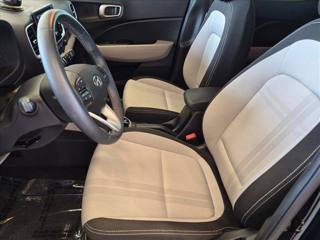 Used 2023 Hyundai Venue SEL FWD image 15