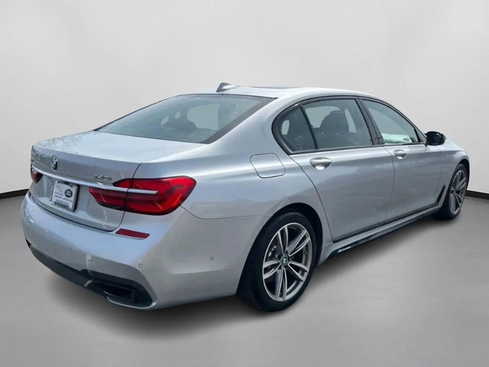 Used 2019 BMW 740i xDrive w/ Executive Package image 18