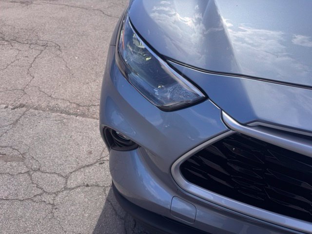 Used 2022 Toyota Highlander XLE AWD/4WD image 7
