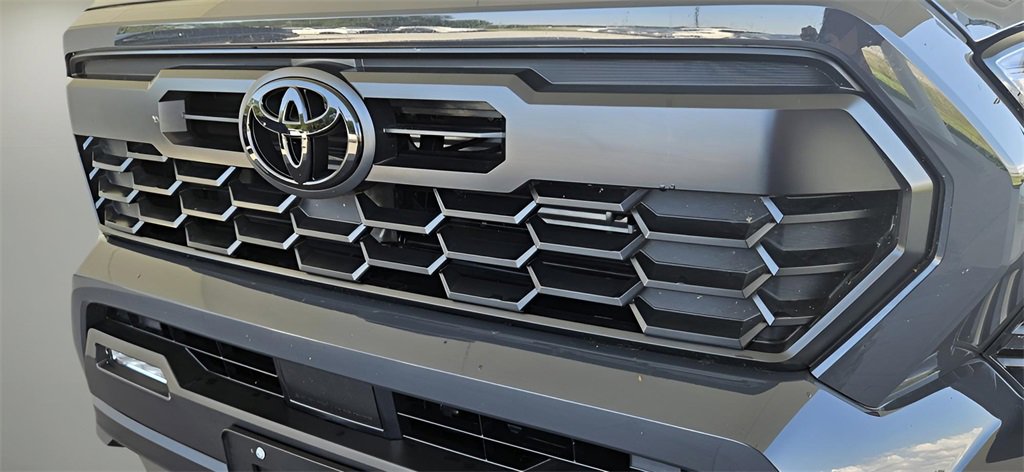 Used 2025 Toyota Tacoma 4x4 Double Cab Hybrid image 2