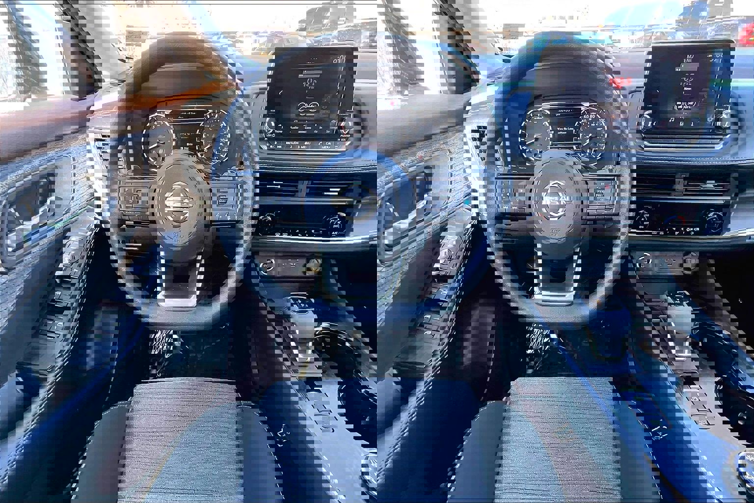 Used 2023 Nissan Rogue SV image 5