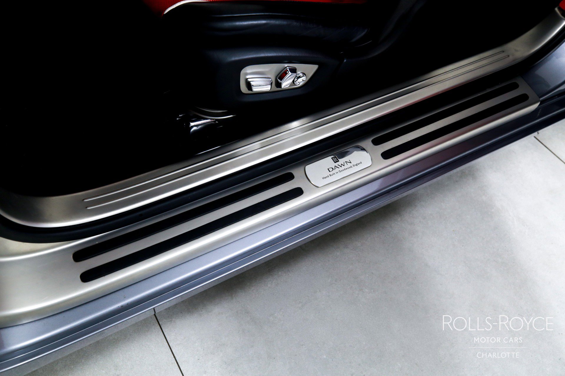 Used 2019 Rolls-Royce Dawn image 19