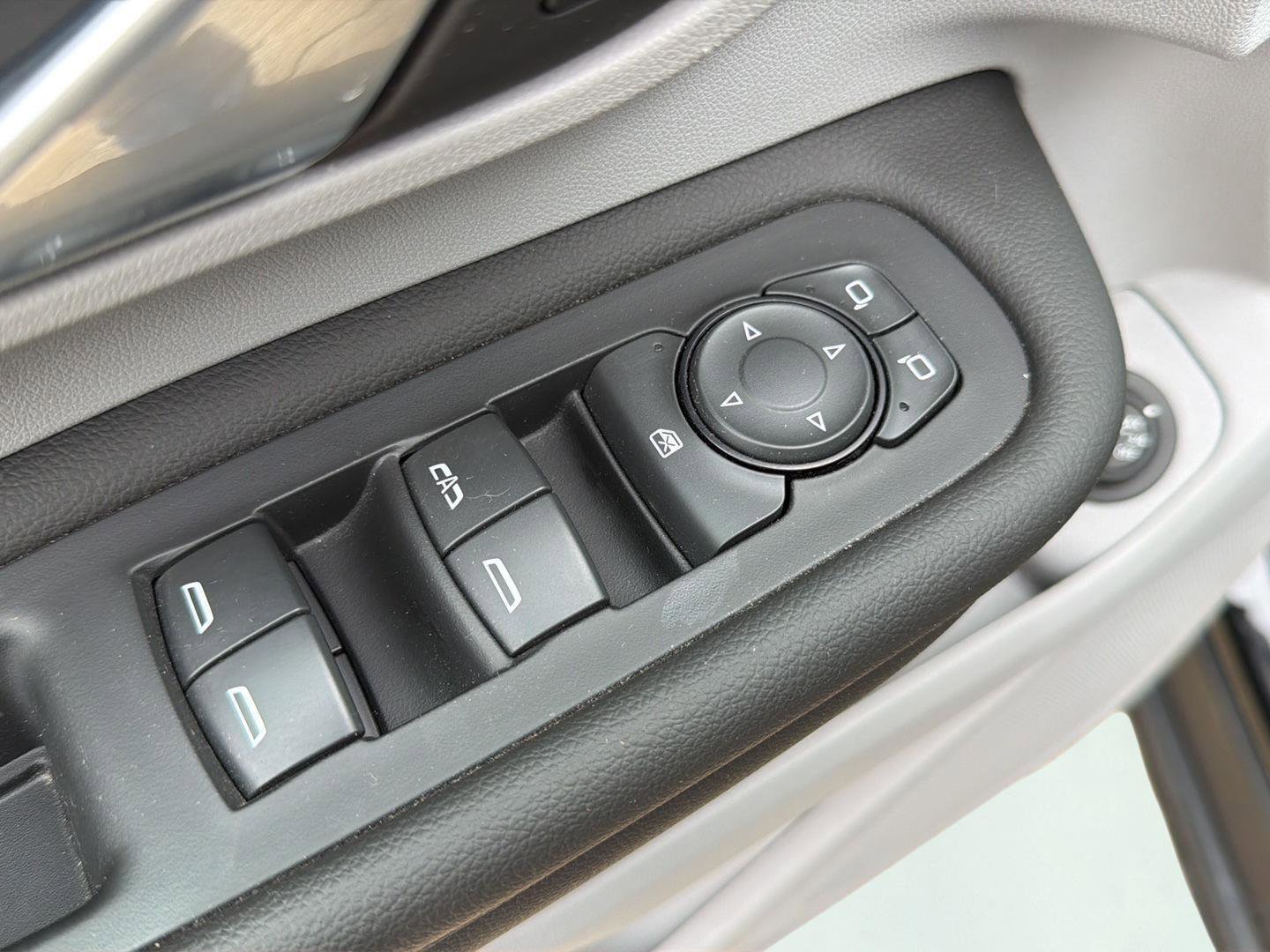 Used 2022 GMC Terrain SLT image 16