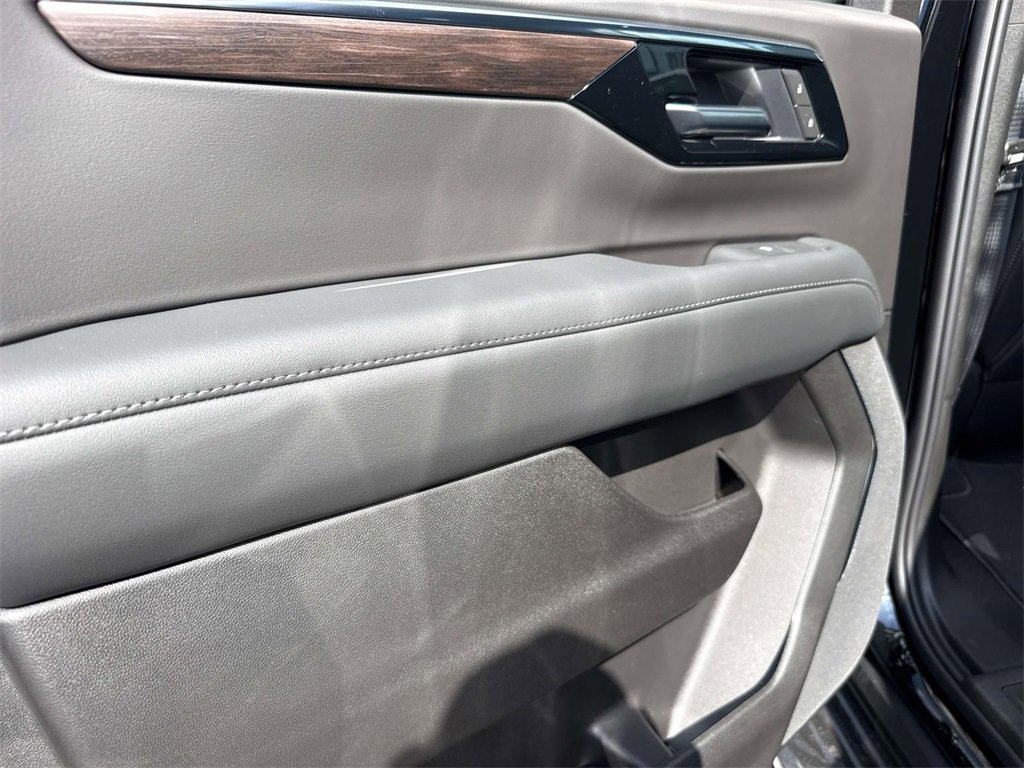 New 2026 Chevrolet Suburban LS image 27