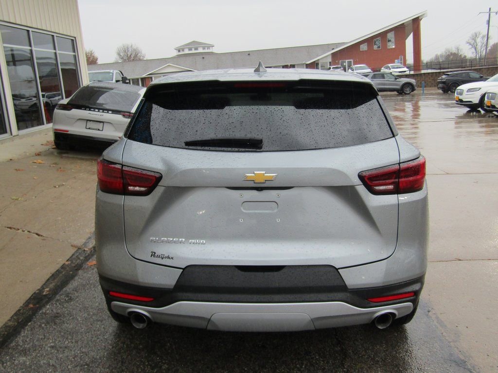Used 2025 Chevrolet Blazer LT image 4