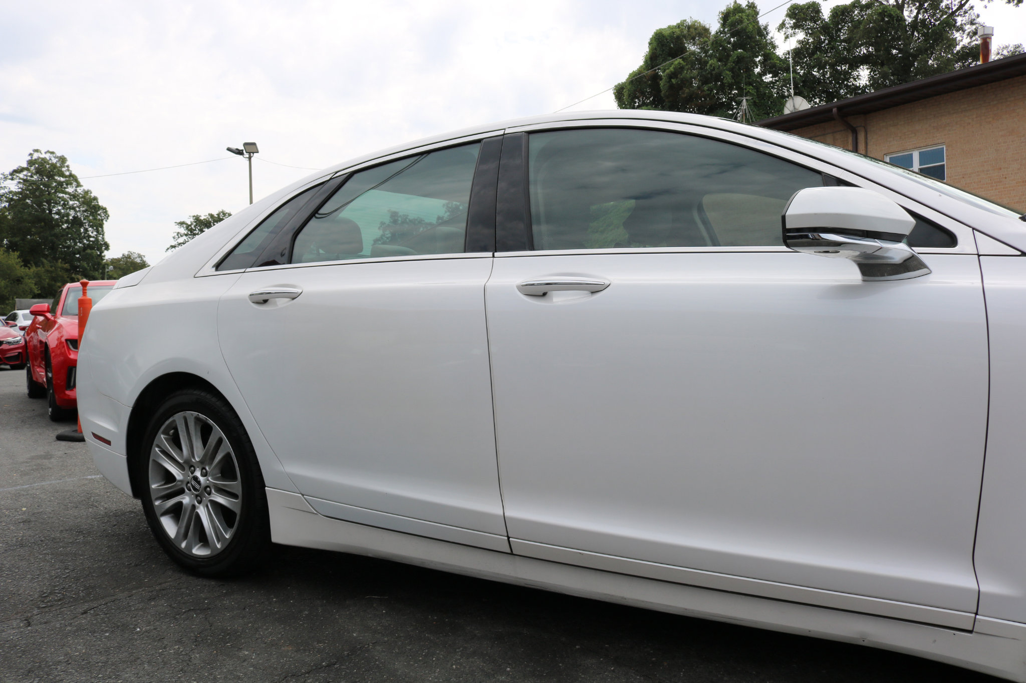 Used 2016 Lincoln MKZ image 9