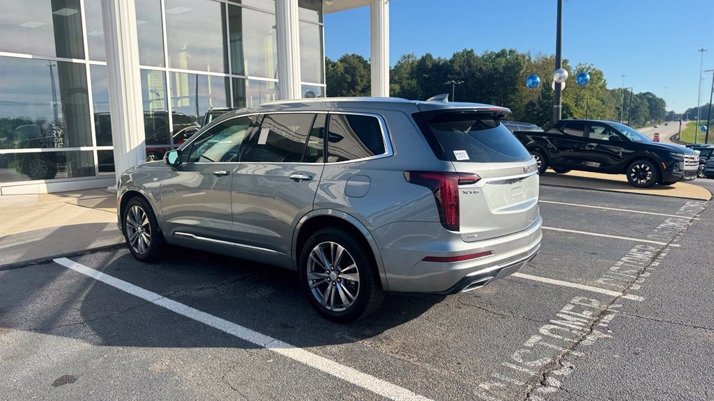 Used 2025 Cadillac XT6 Premium Luxury w/ Technology Package AWD/4WD image 3