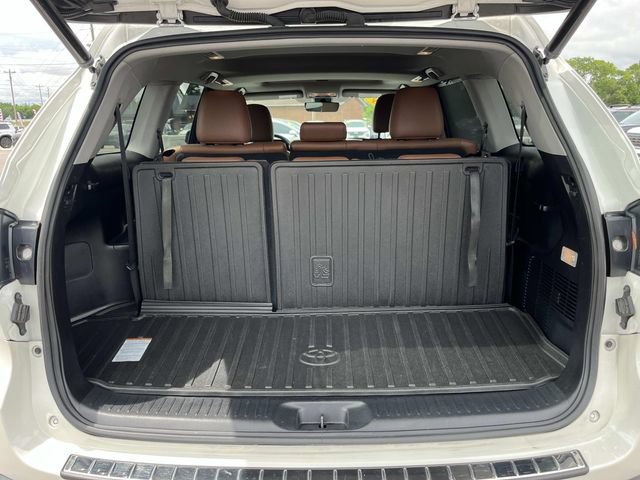 Used 2018 Toyota Highlander Limited w/ Protection Package #3 AWD/4WD image 11