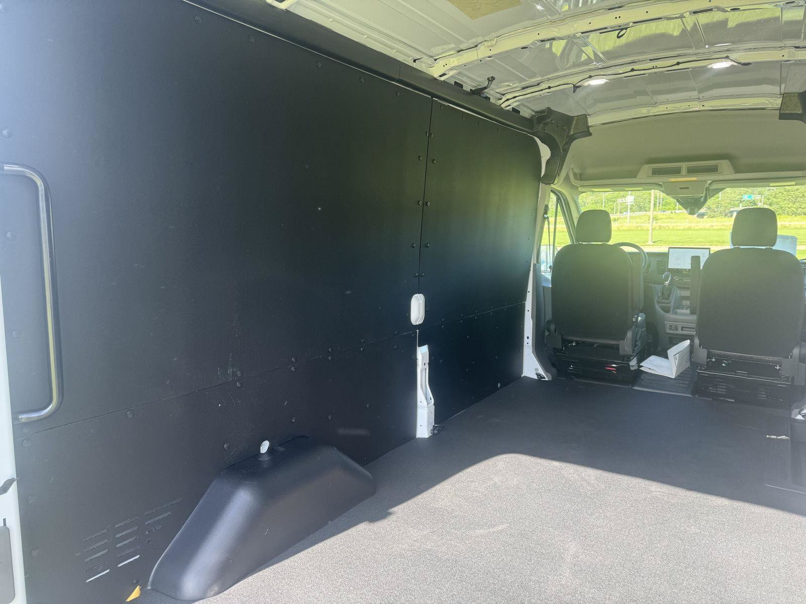 New 2026 Ford Transit 250 148 Medium Roof w/ Exterior Upgrade Package RWD image 4