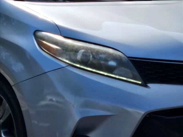 Used 2018 Toyota Sienna SE w/ SE Preferred Package image 3