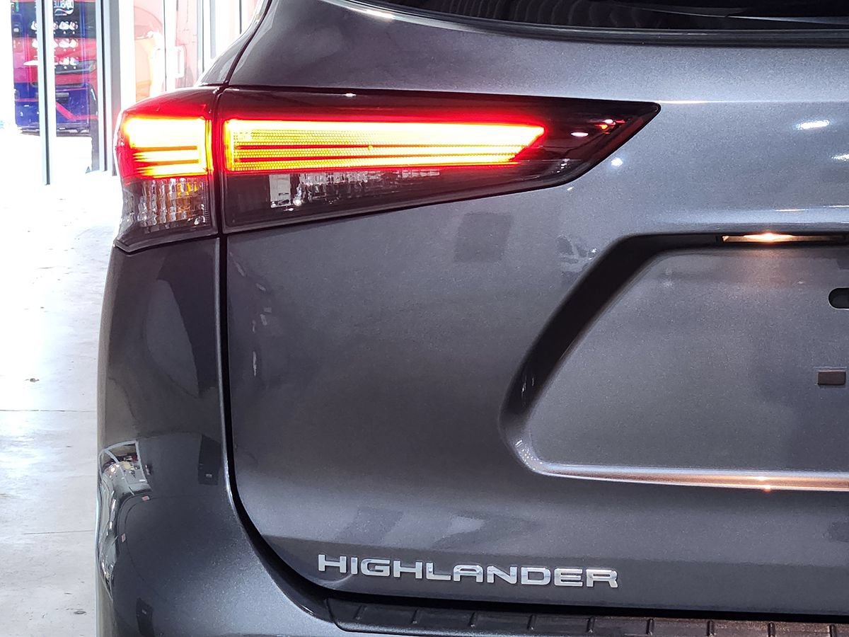 Used 2024 Toyota Highlander XLE FWD image 20