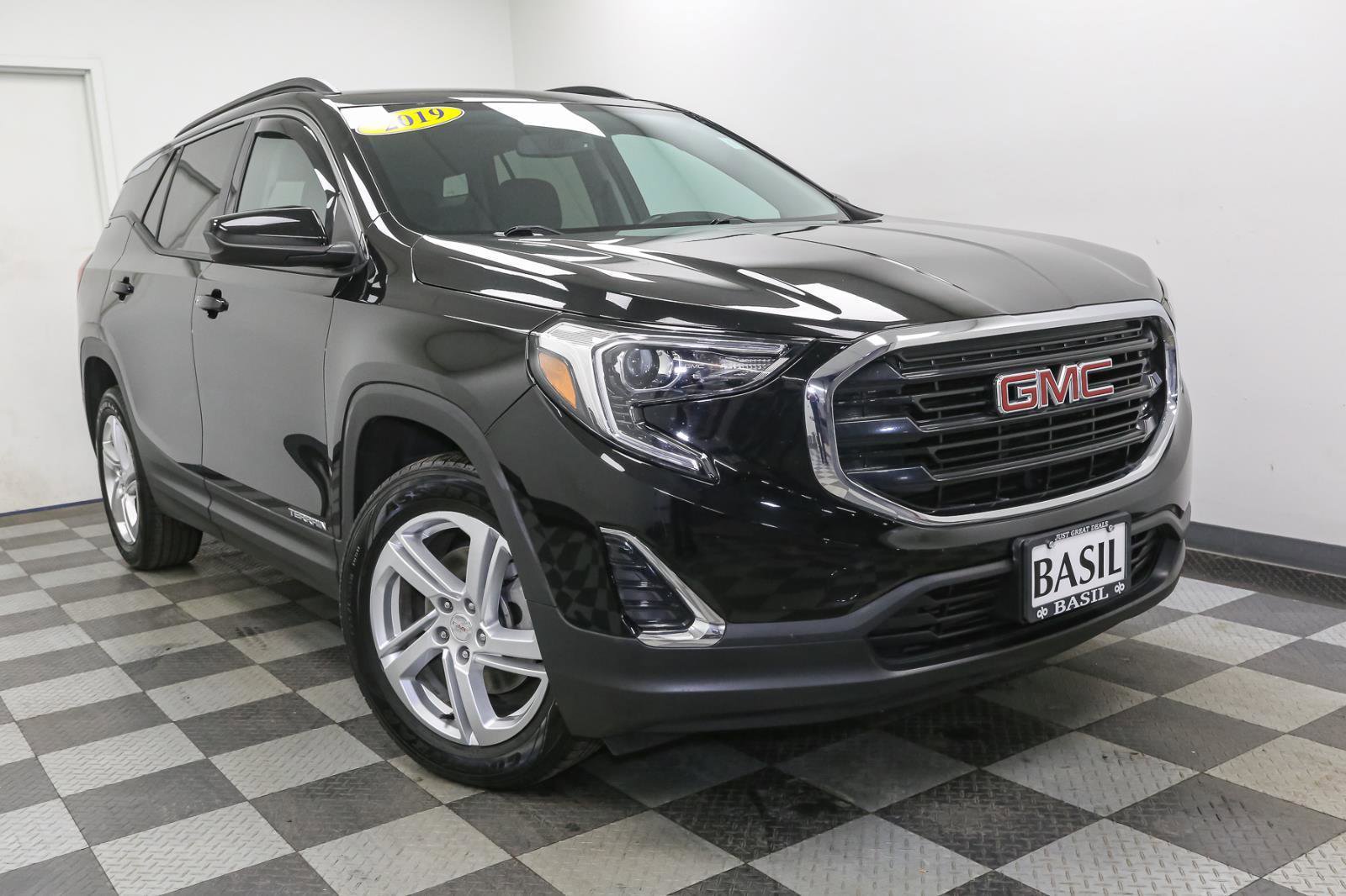 Used 2019 GMC Terrain SLE w/ Driver Convenience Package image 2