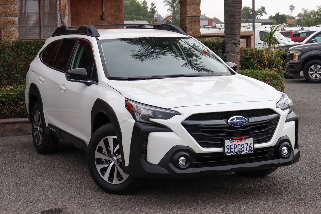 Used 2023 Subaru Outback Premium image 2