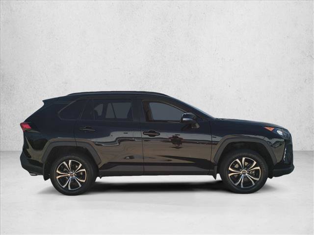 Used 2022 Toyota RAV4 LE FWD image 4