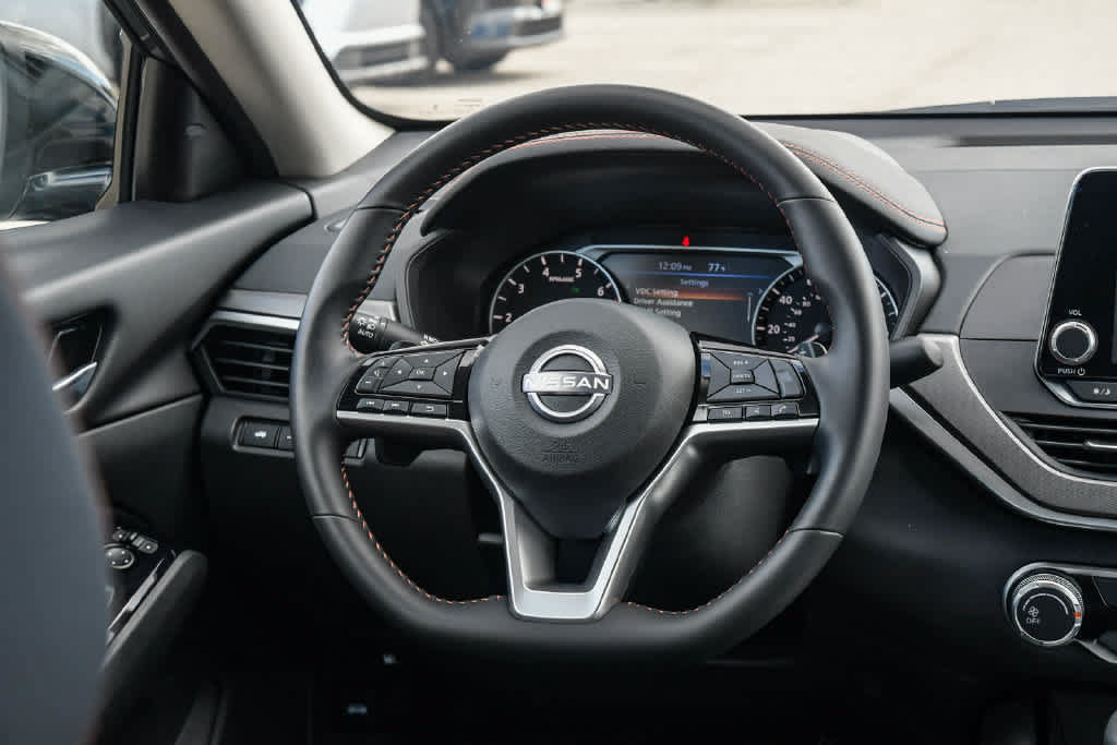 Used 2025 Nissan Altima 2.5 SR AWD/4WD image 13