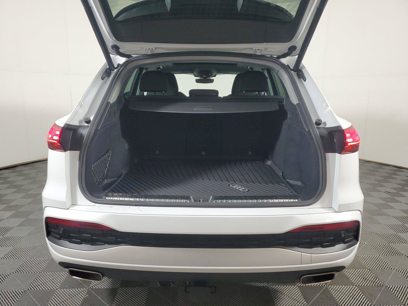 Used 2025 Audi Q5 Premium Plus AWD/4WD image 9