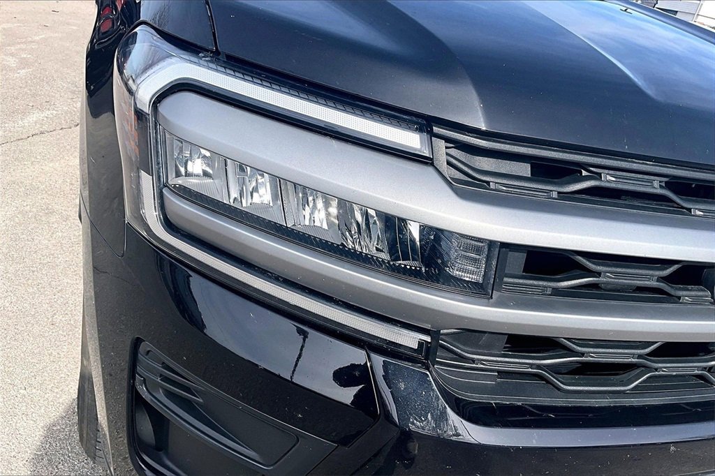 Used 2024 Ford Expedition Max XLT image 29