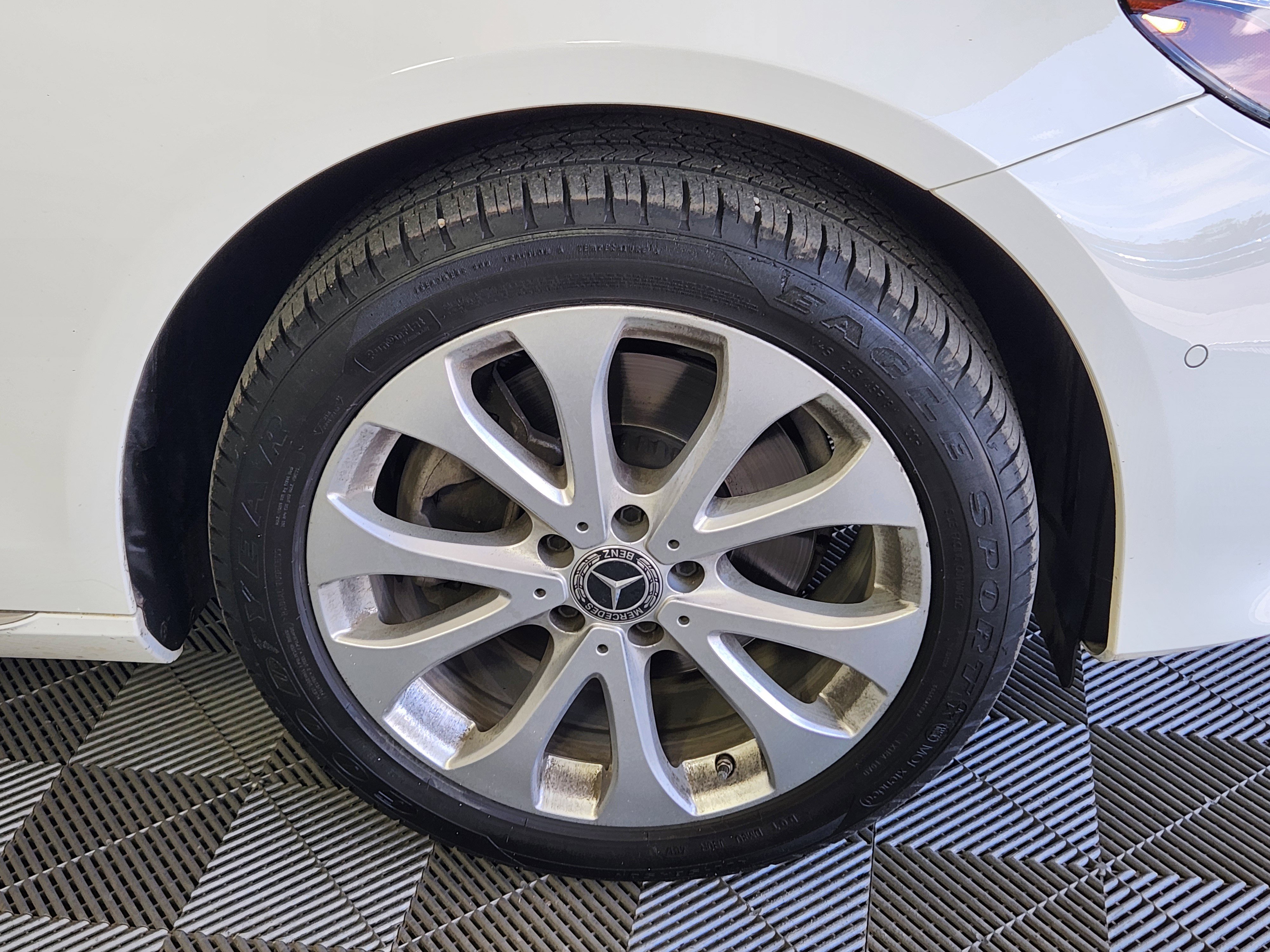 Used 2018 Mercedes-Benz E 300 4MATIC image 9