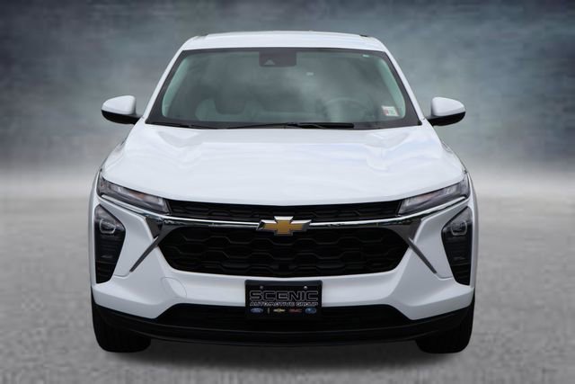 Used 2025 Chevrolet Trax LS w/ LS Convenience Package FWD image 26