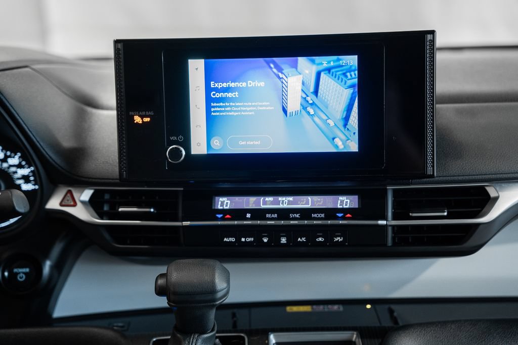 Used 2025 Toyota Sienna LE FWD image 18