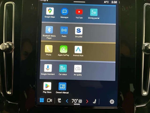 Used 2025 Volvo XC40 B5 Plus image 38