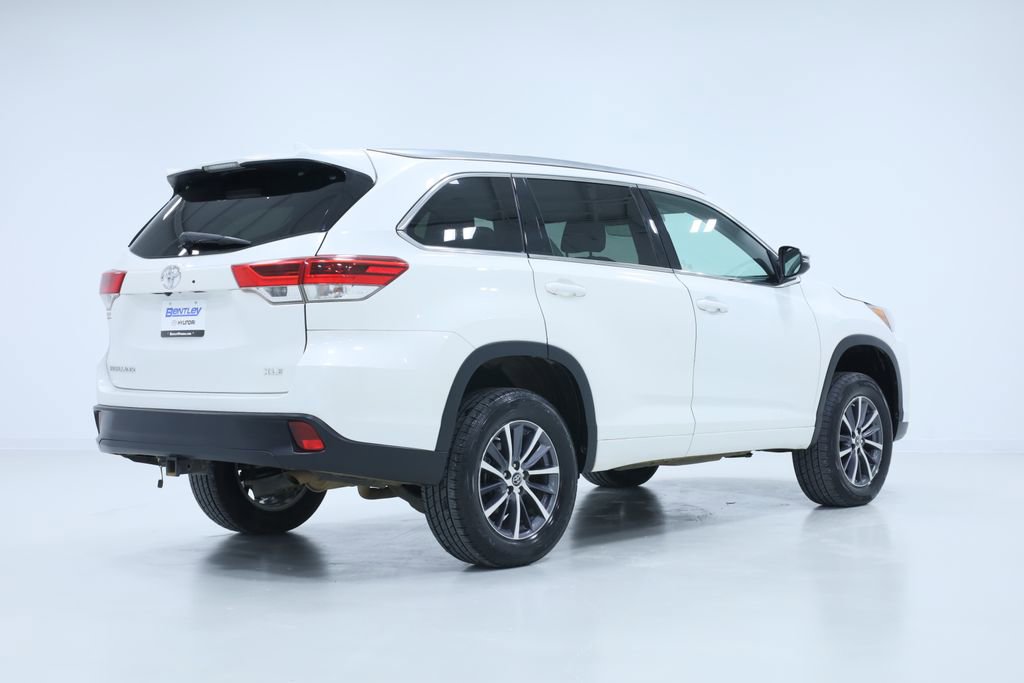 Used 2017 Toyota Highlander XLE image 6