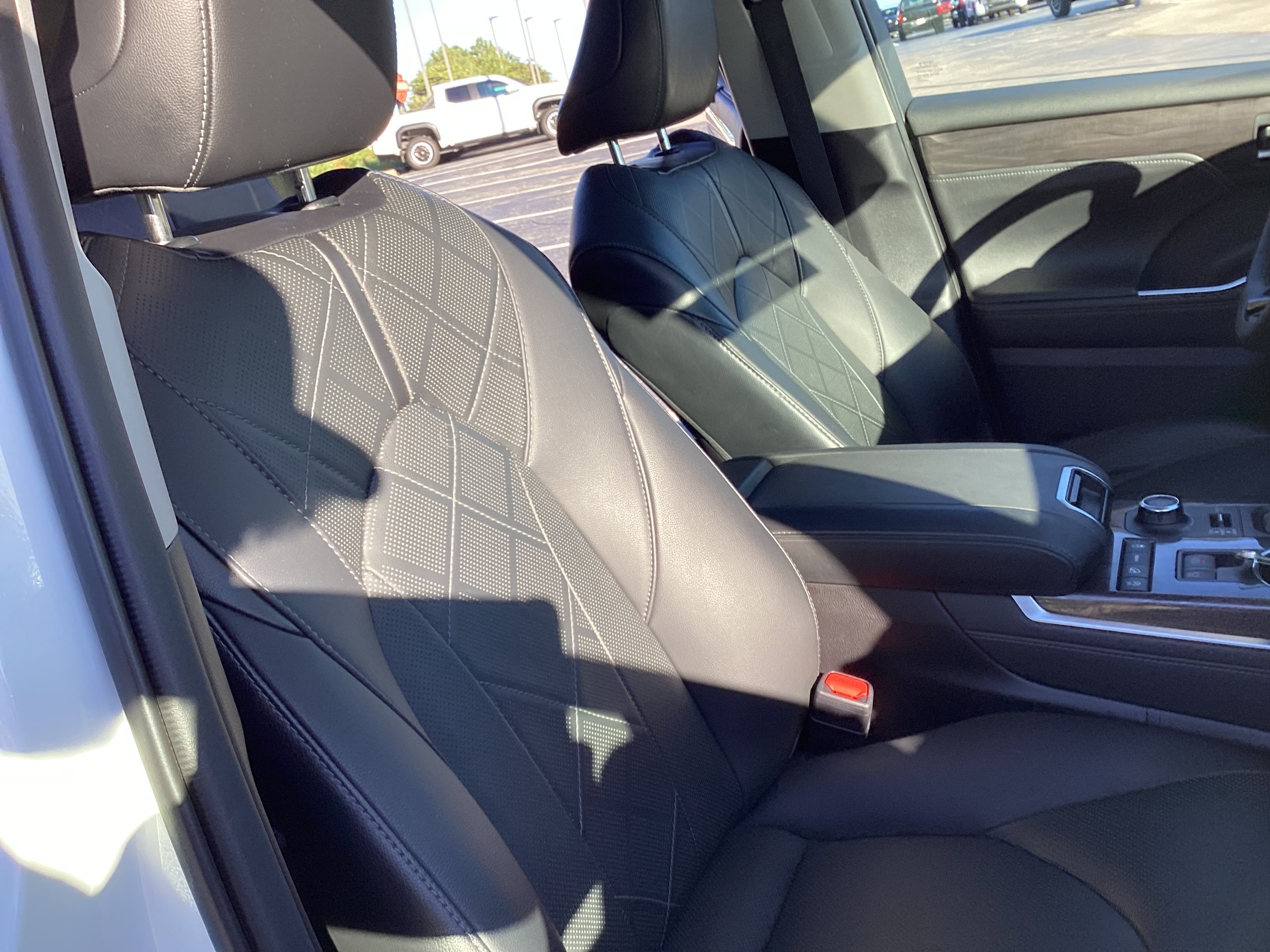 Certified 2021 Toyota Highlander Platinum AWD/4WD image 4
