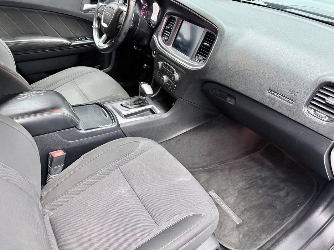 Used 2017 Dodge Charger R/T w/ Blacktop Package RWD image 11