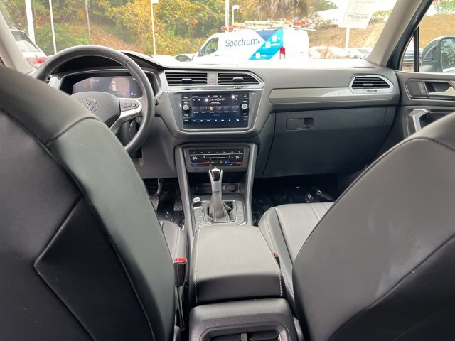 Used 2024 Volkswagen Tiguan SE image 16