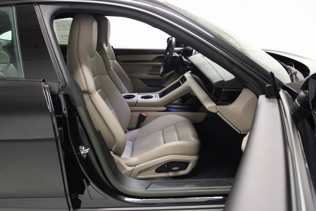 Used 2022 Porsche Taycan image 20