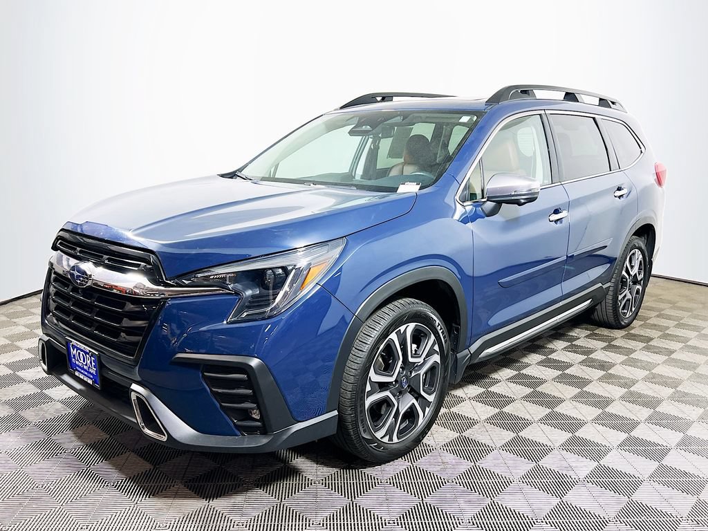 Used 2023 Subaru Ascent Touring AWD/4WD image 3