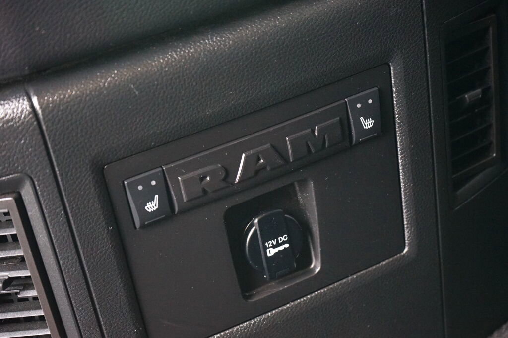 Used 2016 RAM 2500 Laramie w/ Sport Appearance Group image 17