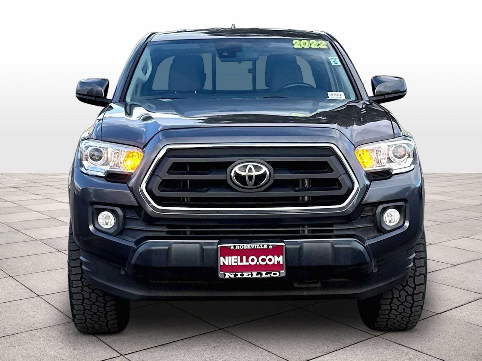 Used 2022 Toyota Tacoma SR5 AWD/4WD image 3