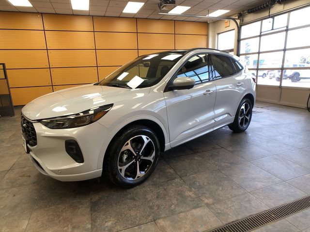 Used 2025 Ford Escape ST-Line Elite w/ Premium Technology Package AWD/4WD image 3
