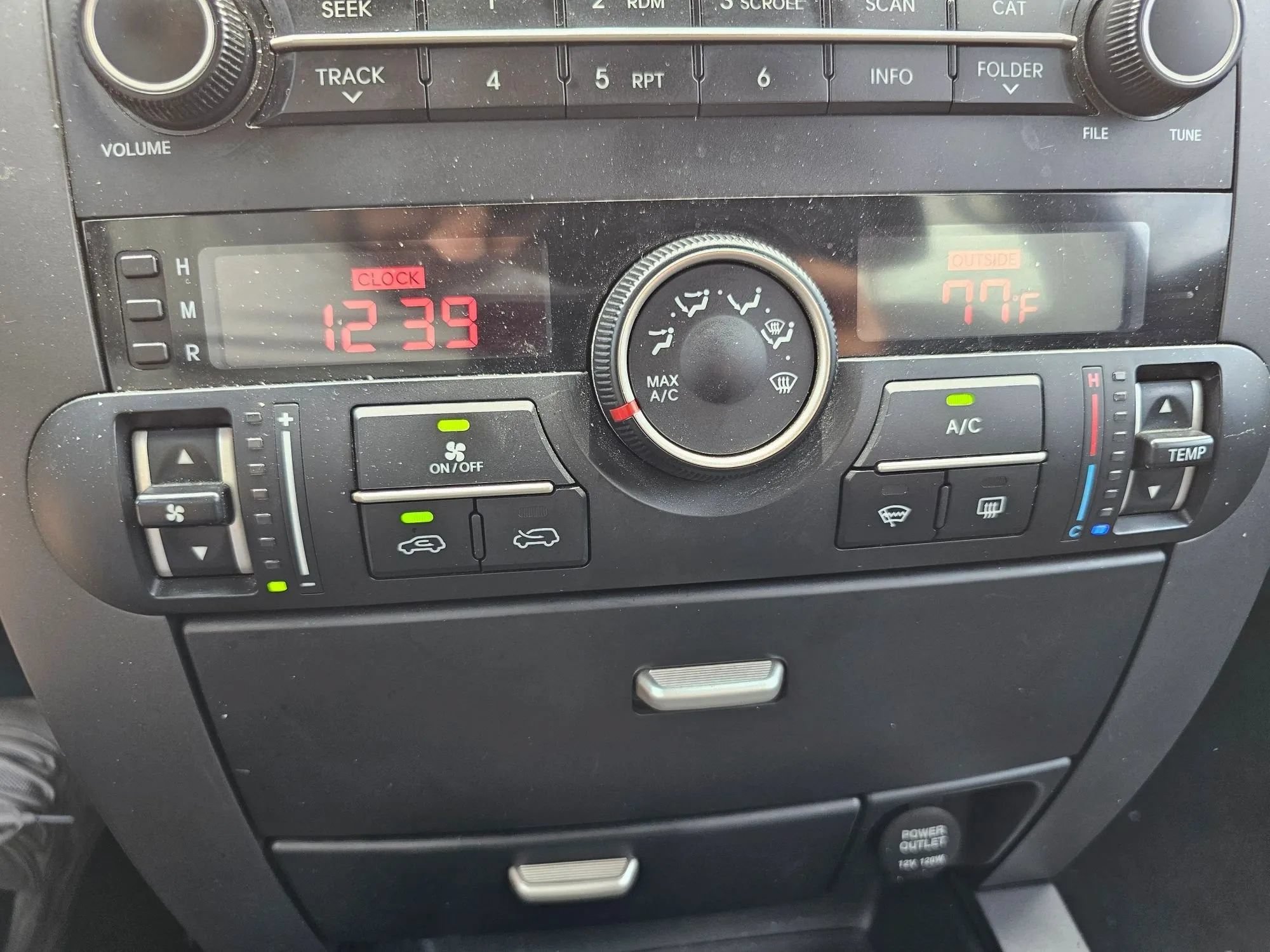 Used 2009 Kia Borrego LX w/ Convenience Pkg AWD/4WD image 13